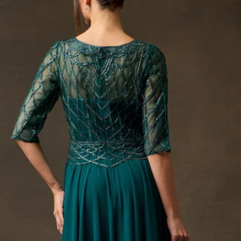 EMERALD GREEN FORMAL MOTHER OF THE BRIDE DRESS. PLUS SIZE GOWN - Picture 6 of 7